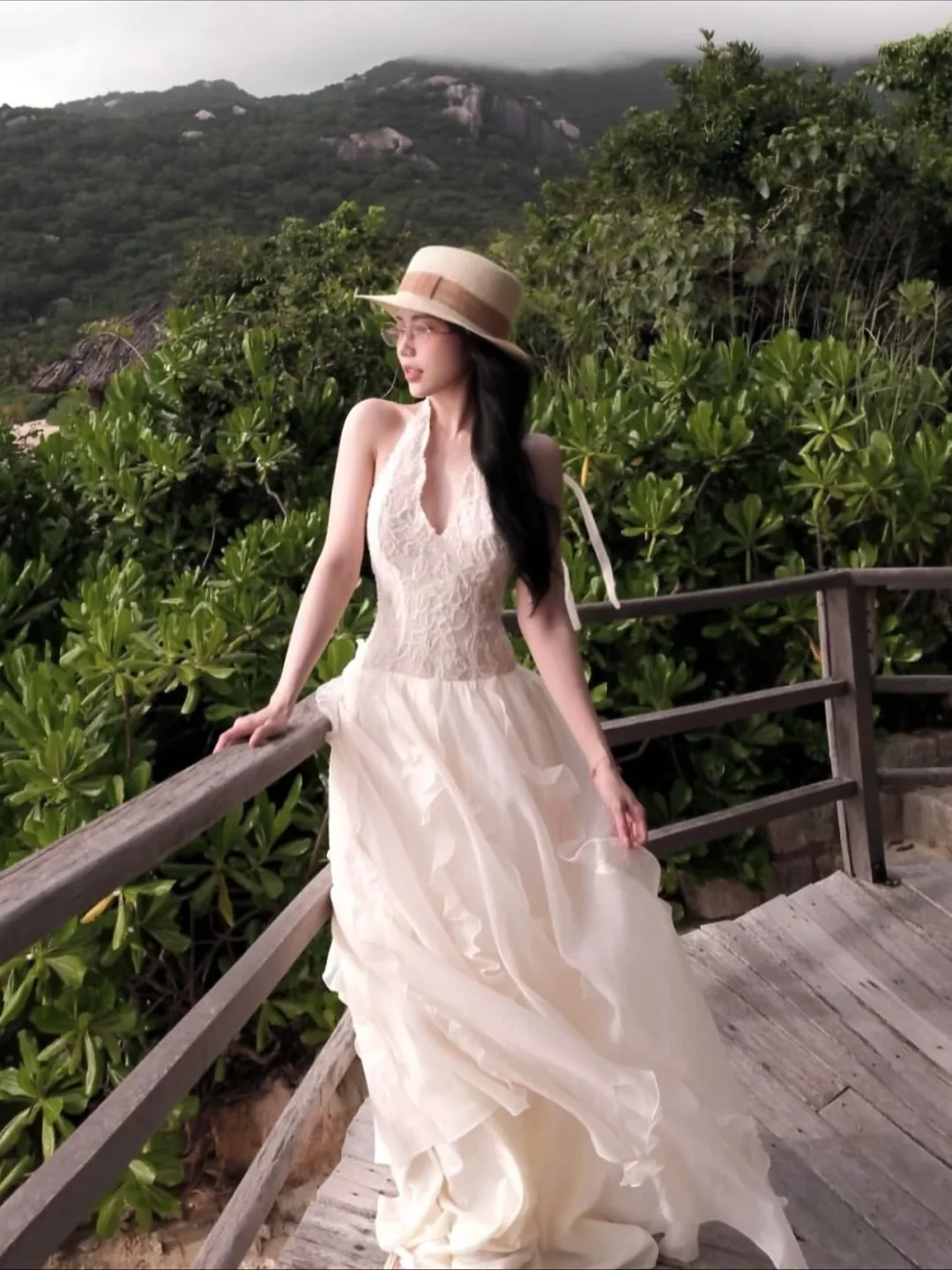 Ảnh 4 của Đầm ren trắng cổ yếm Amelie nữ tính