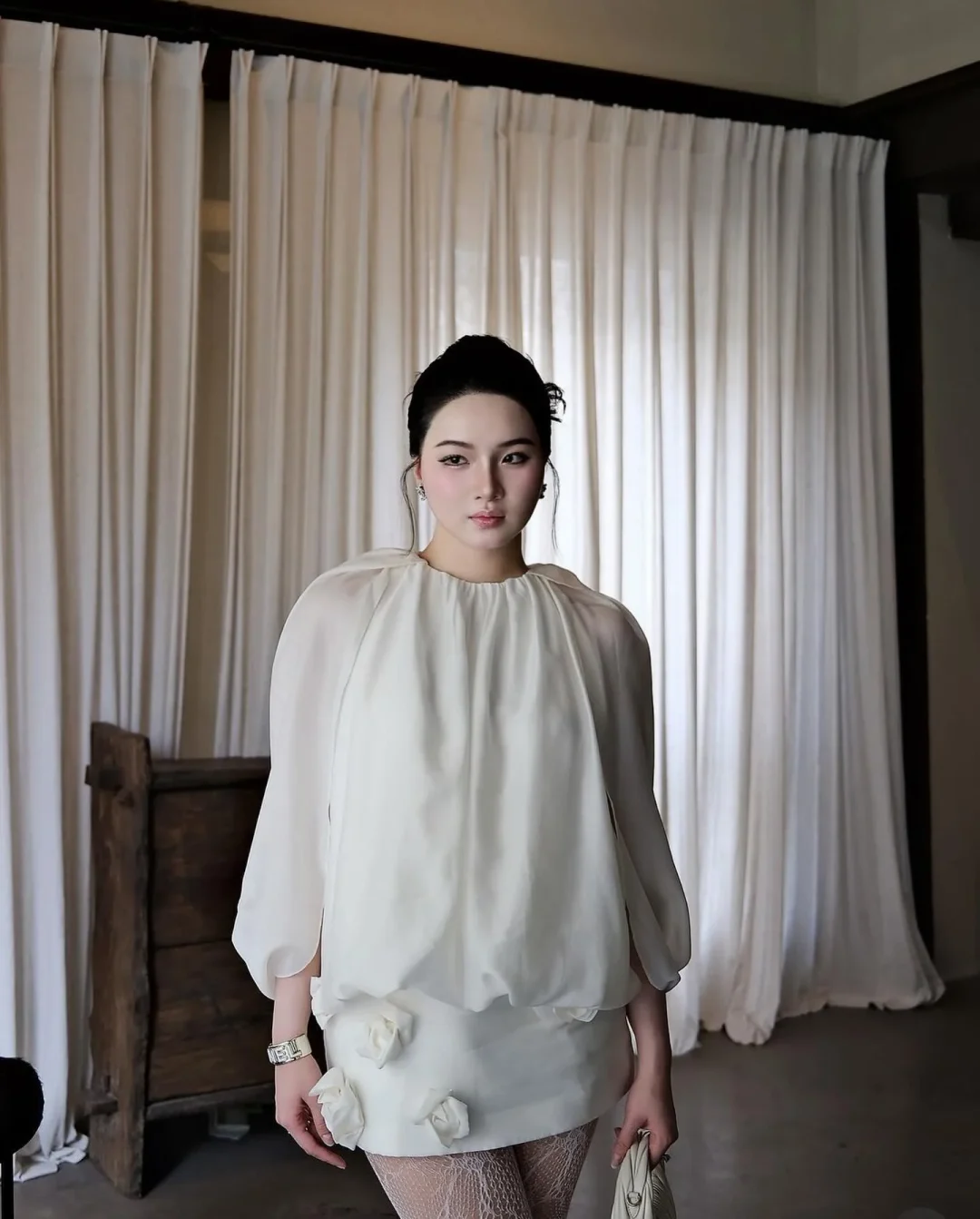 Photo 1 of Set áo váy trắng hoa nổi Crushie nữ