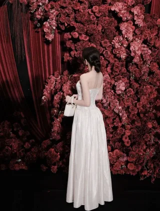 Photo 3 of Váy dạ hội lụa trắng Rubies nữ