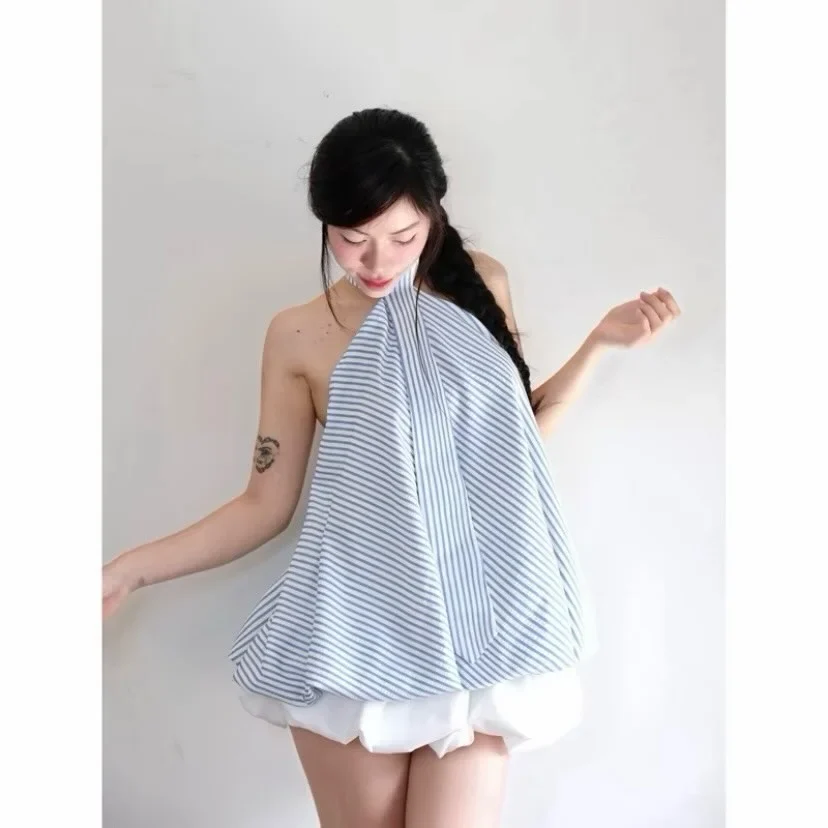Ảnh 2 của Áo quây sọc xanh trắng nữ cho thuê