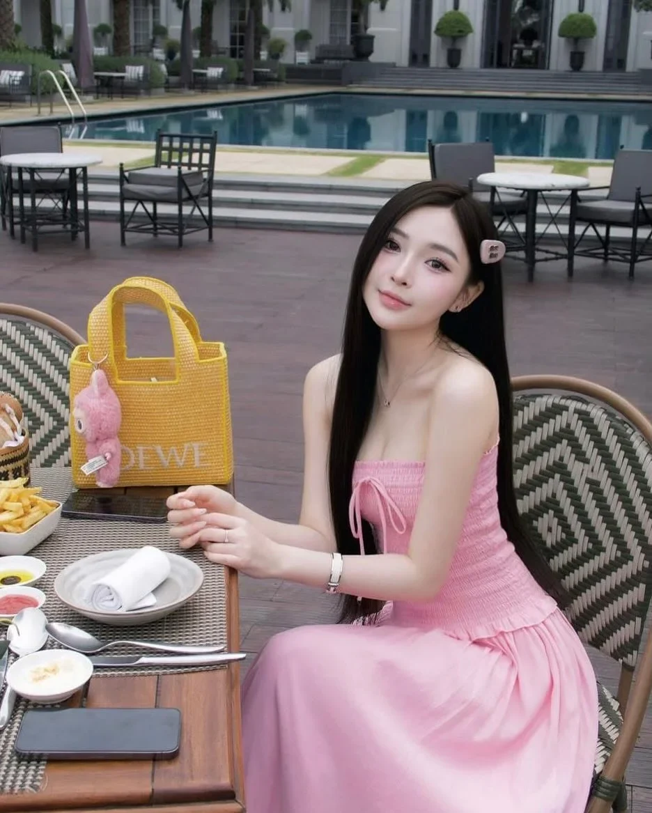 Photo 3 of Đầm maxi hồng nhạt trễ vai nữ