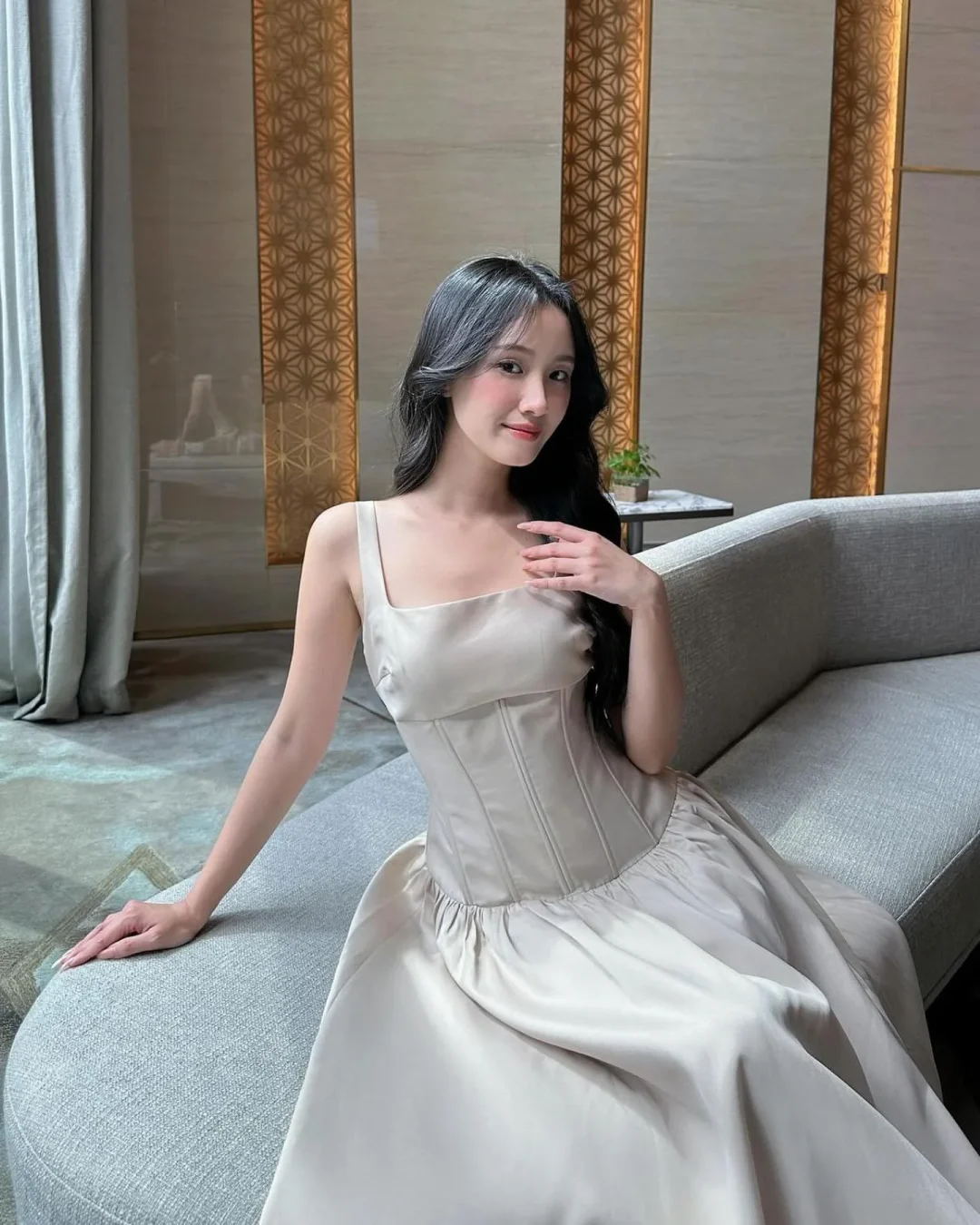 Ảnh 3 của Váy corset lụa be nhạt Rechic nữ