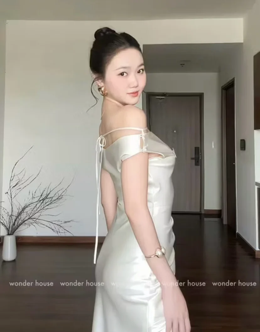 Ảnh 1 của Đầm satin trễ vai trắng nữ