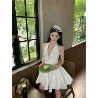 Photo 1 of Váy trắng halter xòe ngắn nữ