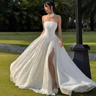 Photo 1 of Váy cưới trắng xòe ren không dây nữ