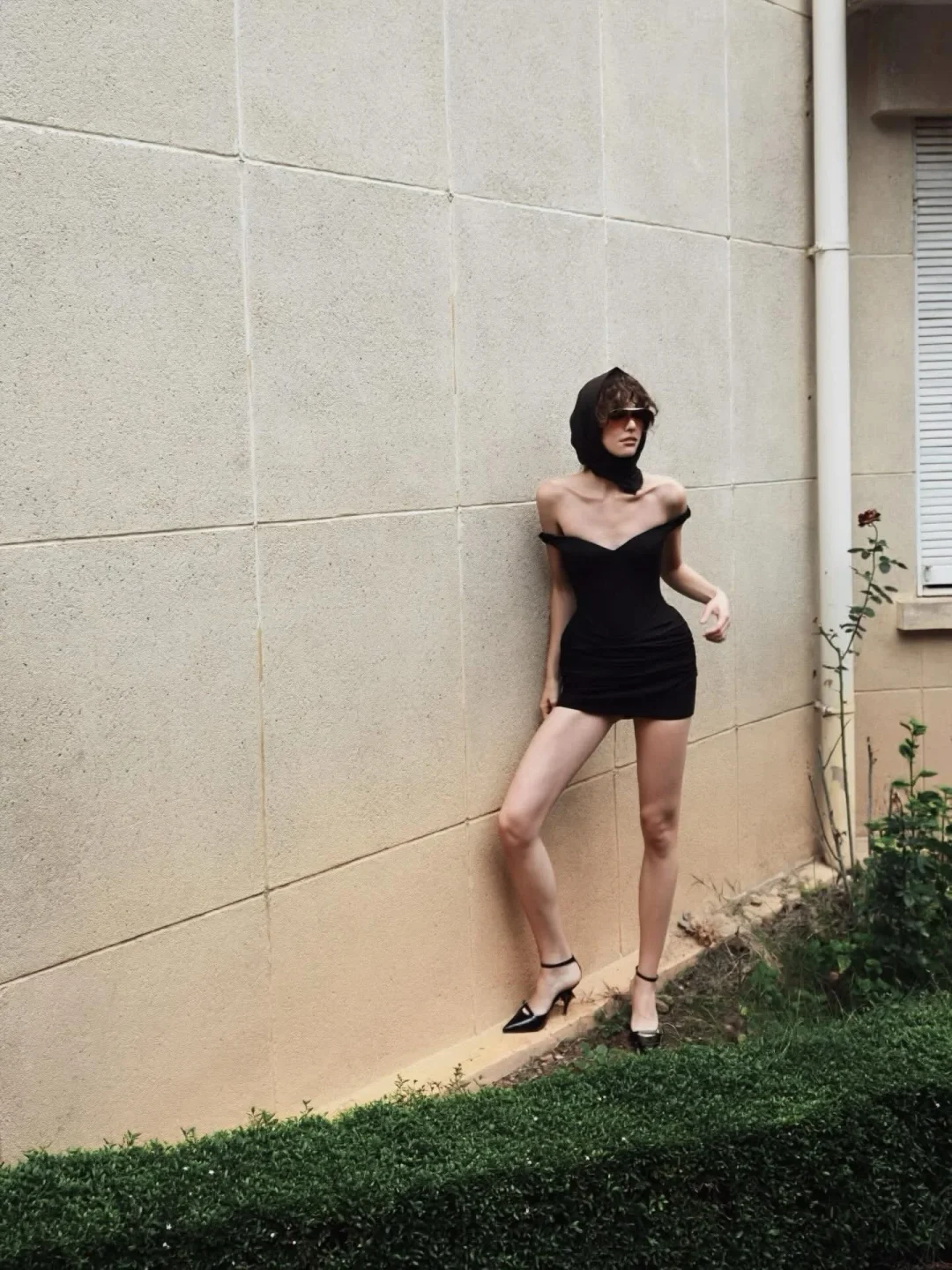 Photo 4 of Đầm corset đen ngắn Ononmade size M