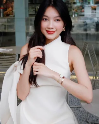 Ảnh 3 của Đầm trễ vai nơ lớn màu kem LANE JT