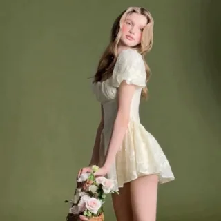 Photo 1 of Váy ngắn tay phồng kem vintage nữ