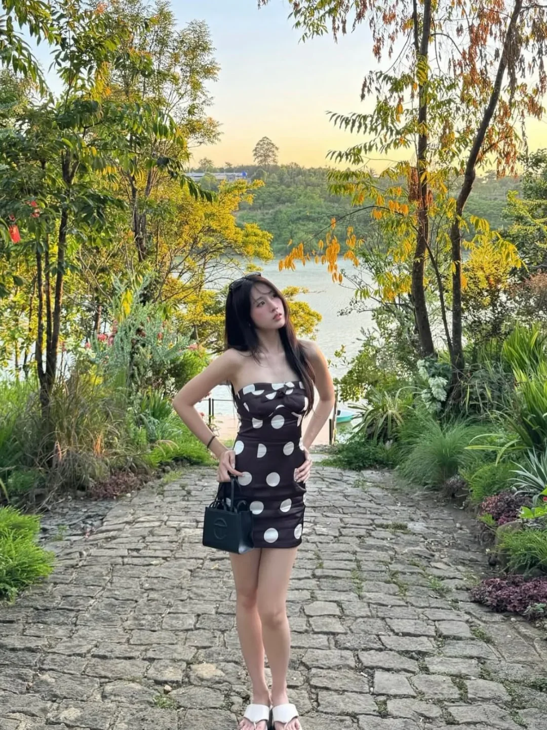 Ảnh 3 của Váy mini strapless chấm bi nâu Ladyqueen
