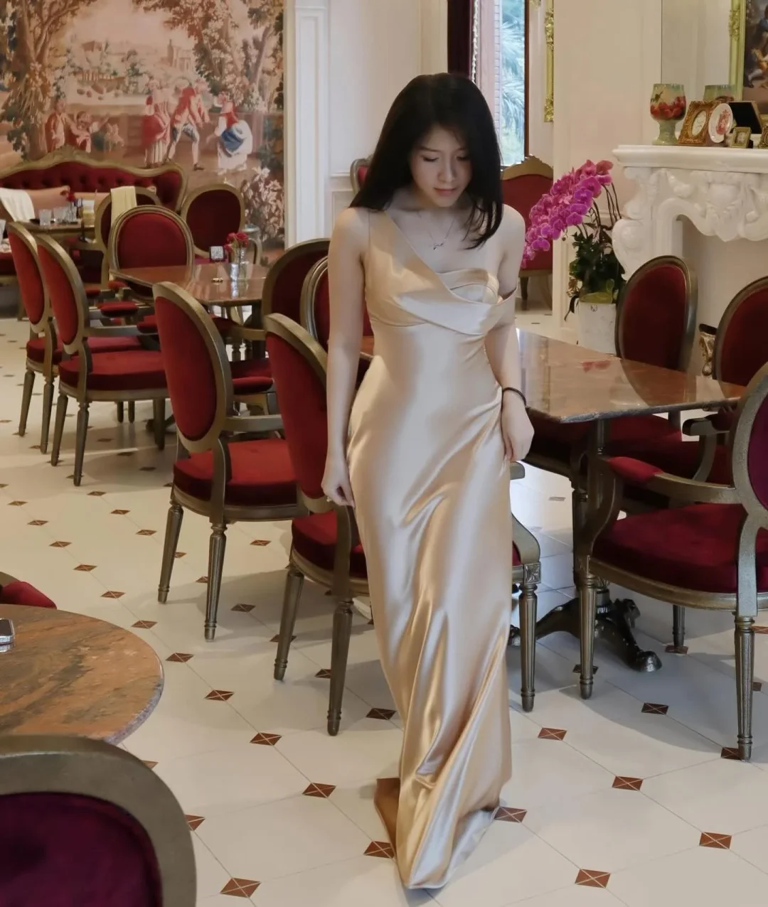 Ảnh 4 của Đầm dạ hội satin dài be quây vai