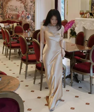 Ảnh 4 của Đầm dạ hội satin dài be quây vai