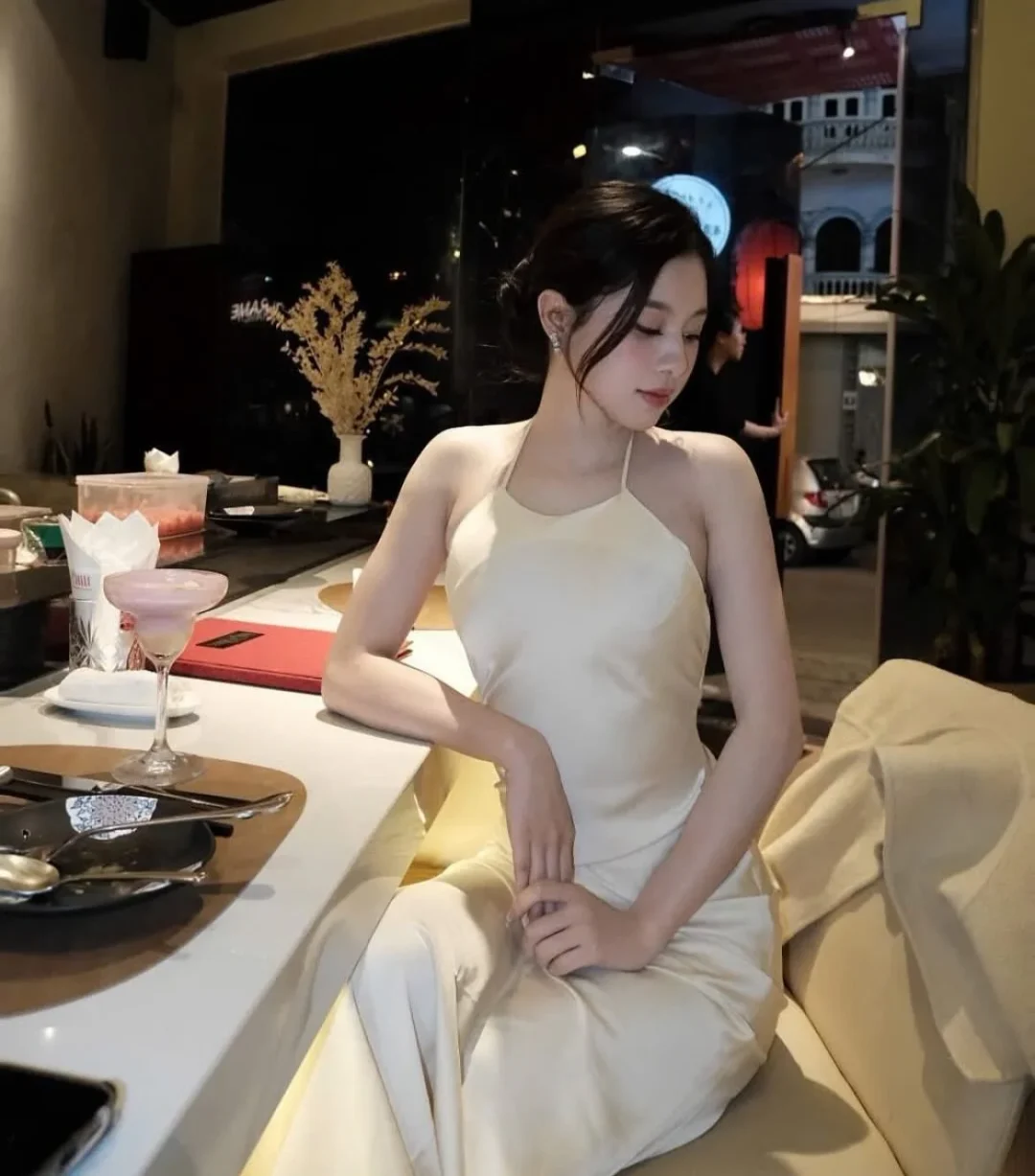 Ảnh 1 của Đầm lụa trắng hai dây nữ thanh lịch