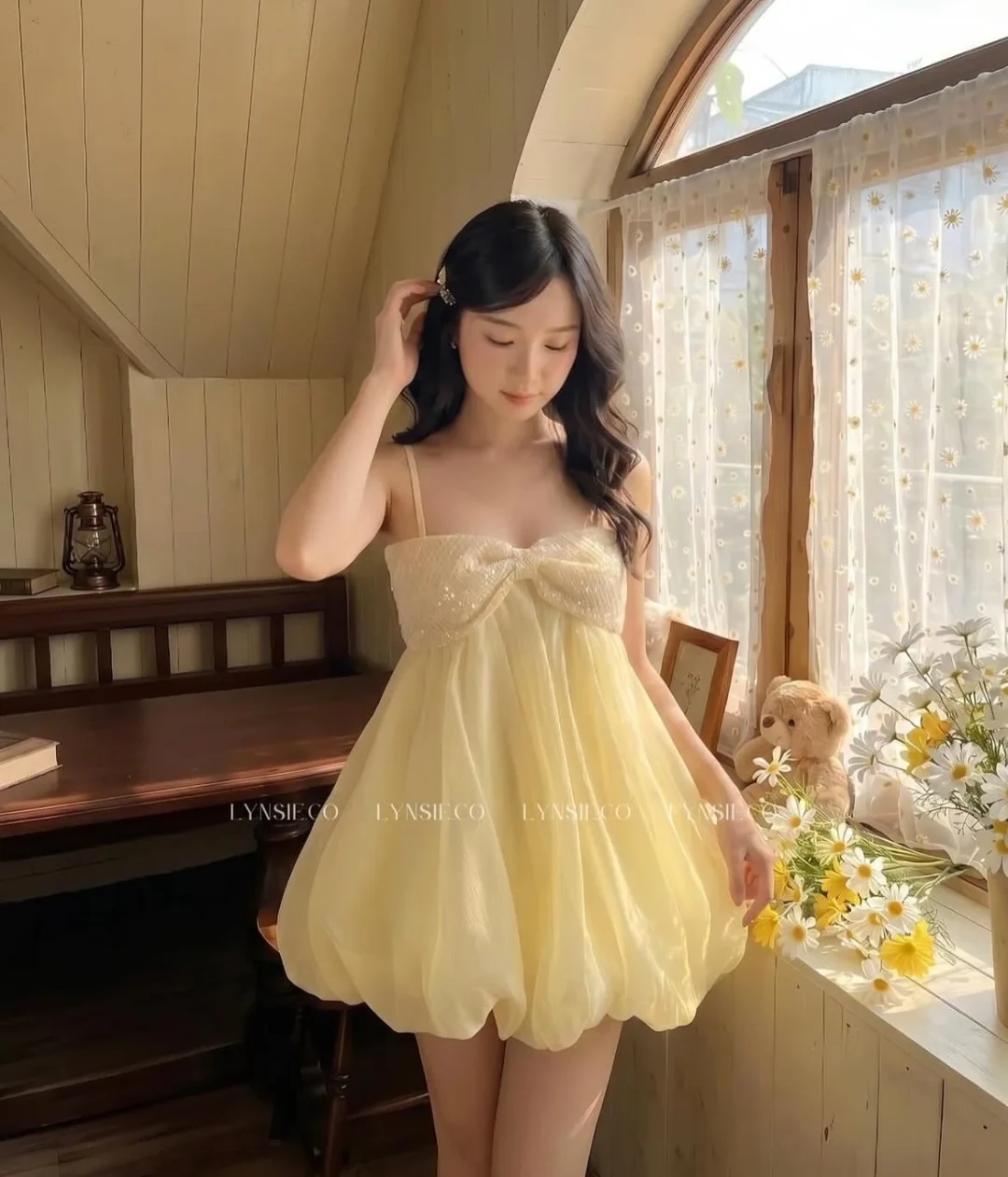 Ảnh 2 của Váy ngắn voan vàng nhạt nơ sequin