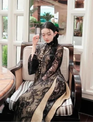 Ảnh 1 của Váy ren đen dài tay phồng nữ