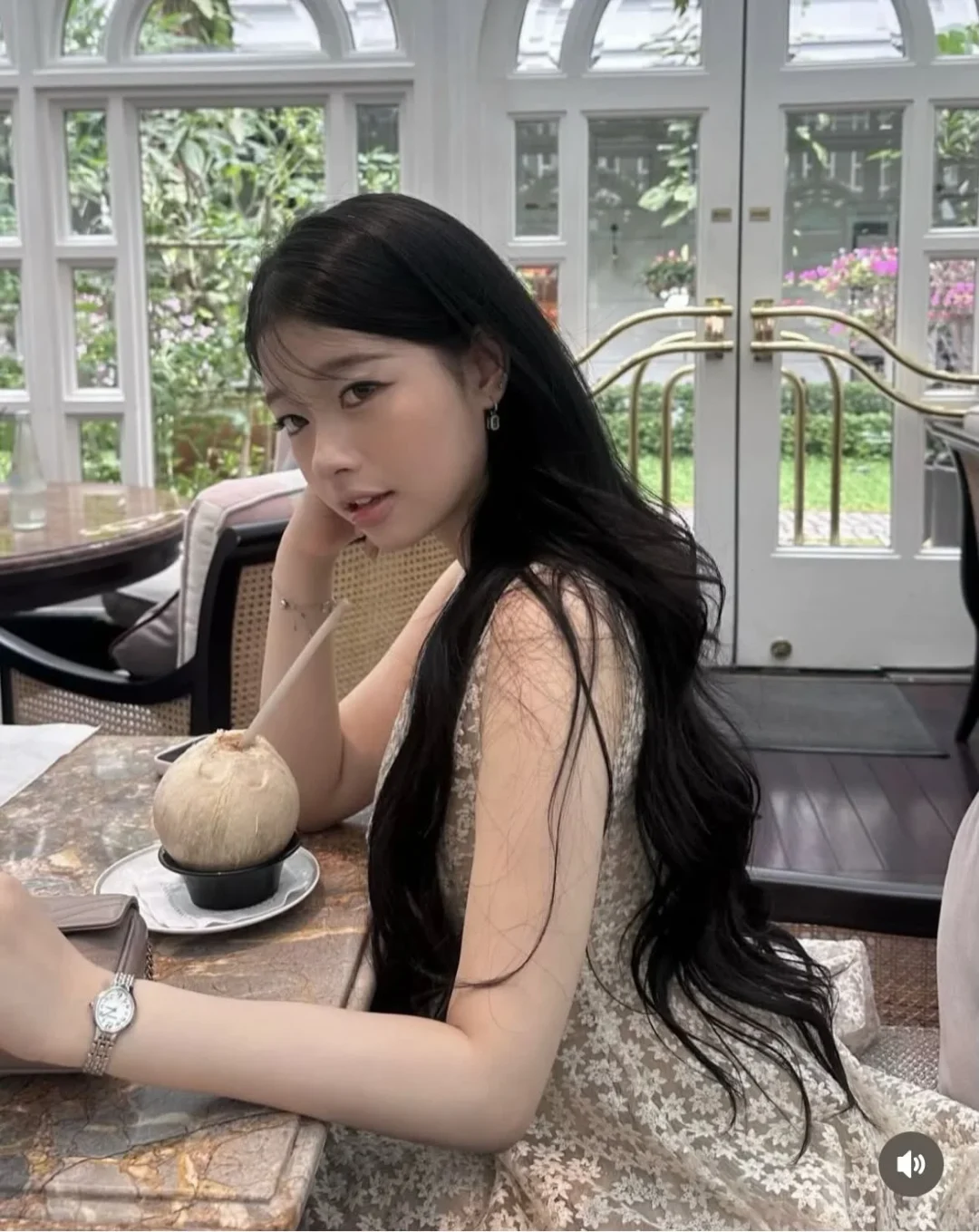 Ảnh 4 của Đầm ren kem không tay nữ tính