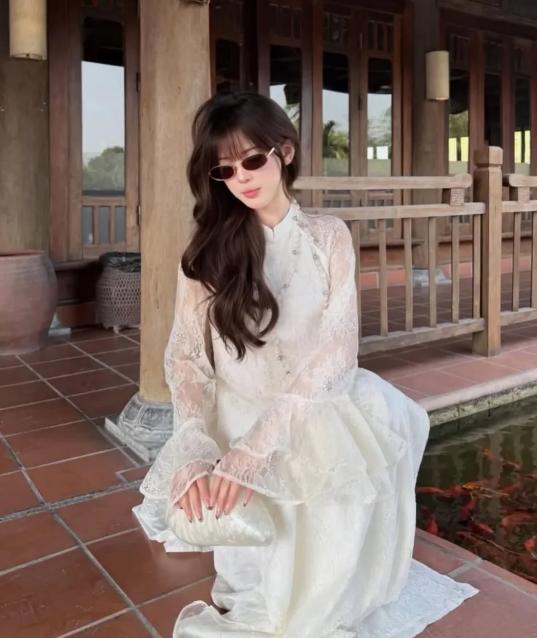 Photo 3 of Áo ren trắng cổ cao đính ngọc nữ