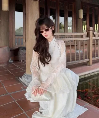 Photo 3 of Áo ren trắng cổ cao đính ngọc nữ
