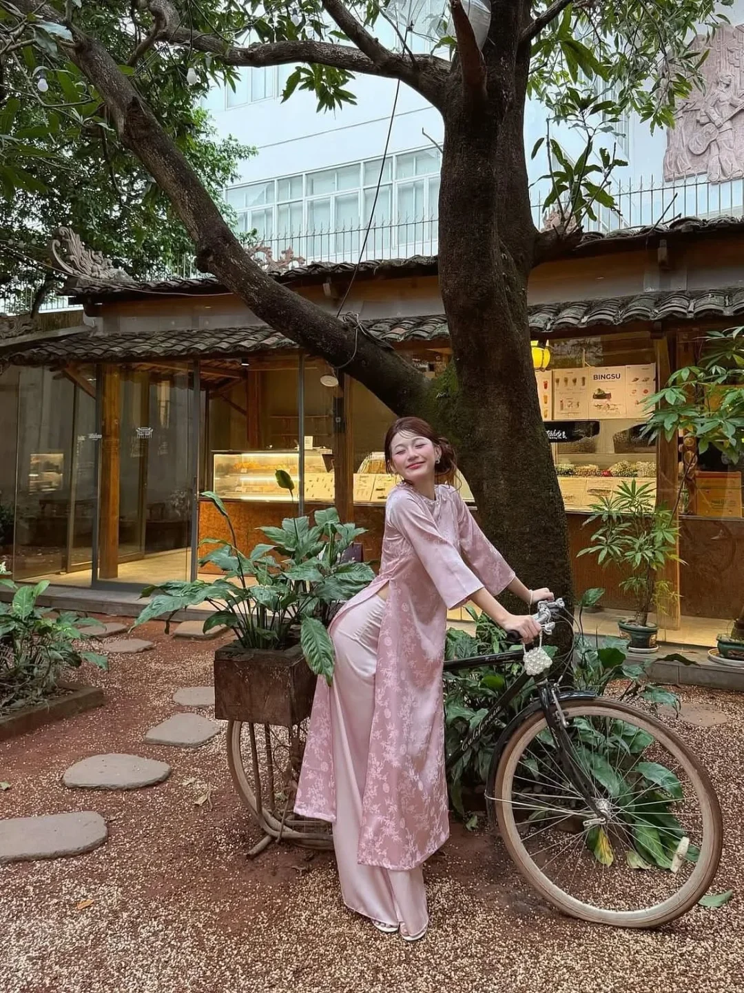Ảnh 6 của Áo dài lụa hồng thêu hoa nữ