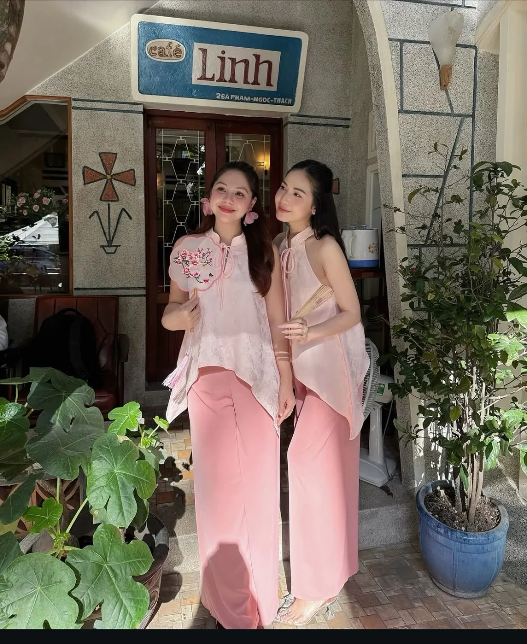 Ảnh 3 của Bộ áo yếm thêu hoa hồng pastel nữ