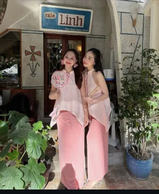Ảnh 3 của Bộ áo yếm thêu hoa hồng pastel nữ