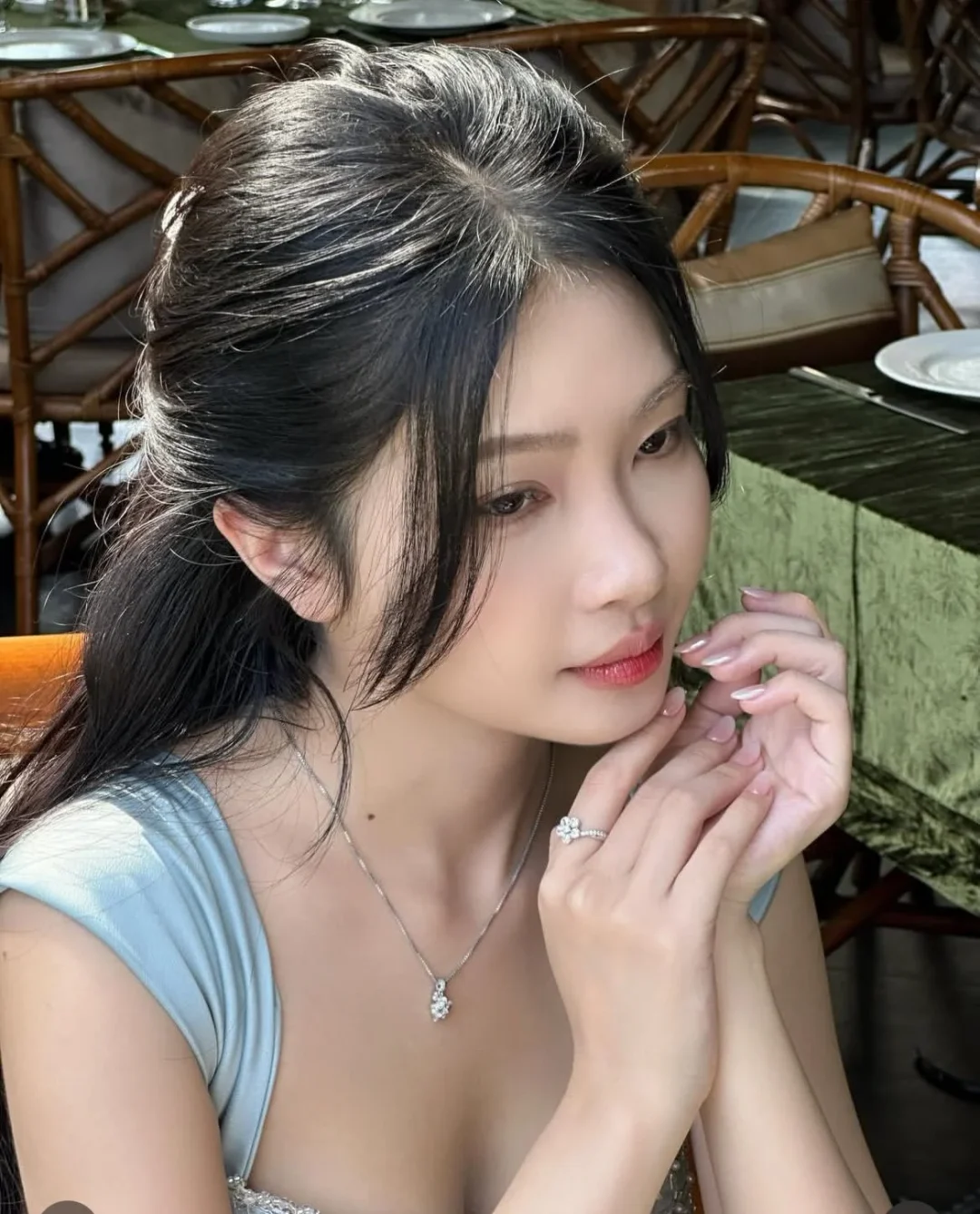 Ảnh 7 của Đầm satin đuôi cá xanh nhạt nữ