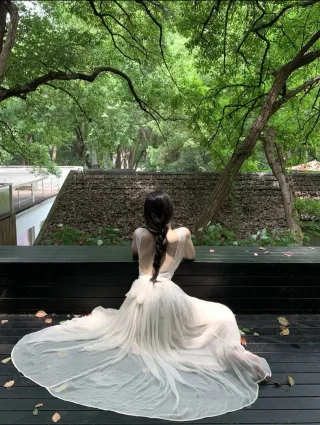 Photo 3 of Váy voan maxi trắng local brand size S