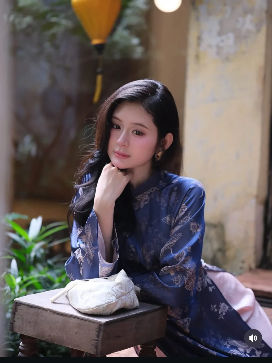 Ảnh 1 của Áo dài lụa xanh thêu hoa nữ truyền thống