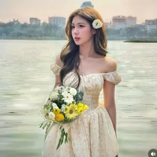 Photo 1 of Đầm trễ vai hoa nhí voan kem size M