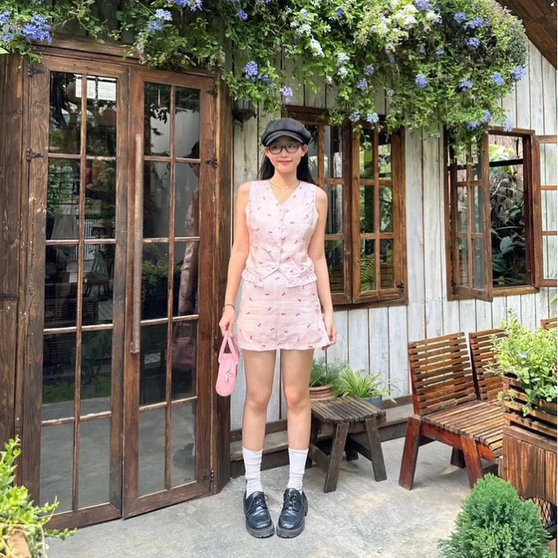 Photo 1 of Set vest chân váy cherry hồng nữ size S/M