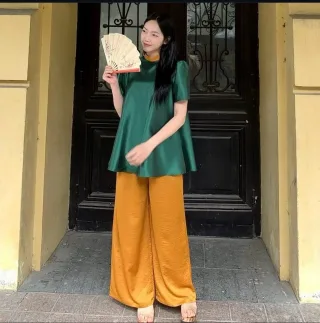 Photo 1 of Áo peplum xanh lá quần ống rộng cam nữ