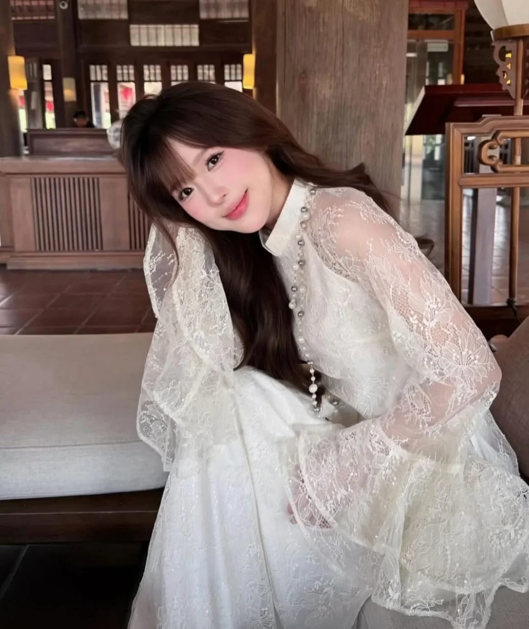 Photo 1 of Áo ren trắng cổ cao đính ngọc nữ