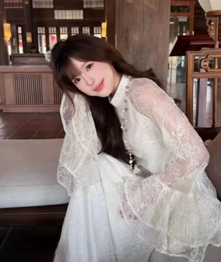 Photo 1 of Áo ren trắng cổ cao đính ngọc nữ