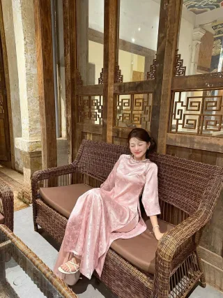Ảnh 3 của Áo dài lụa hồng thêu hoa nữ