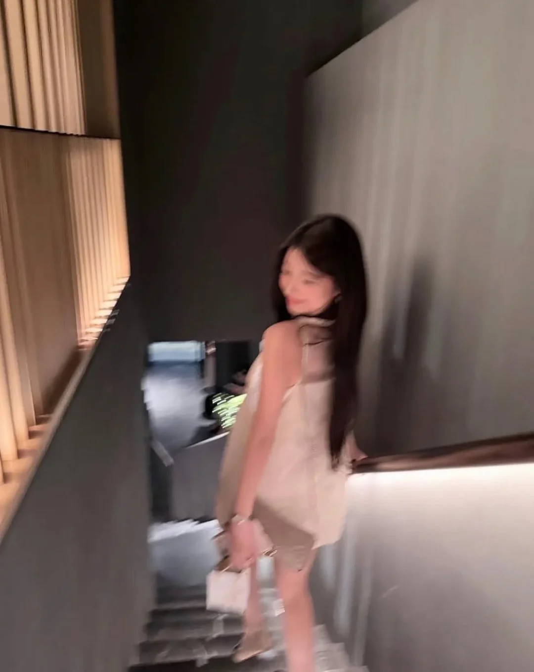 Photo 3 of Áo ren hai dây be nhạt nữ