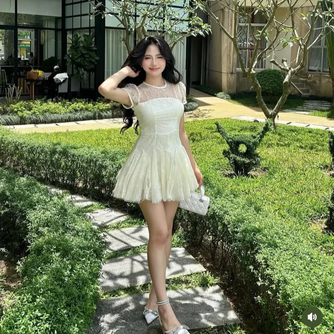 Photo 4 of Đầm ren trắng mini nữ size S