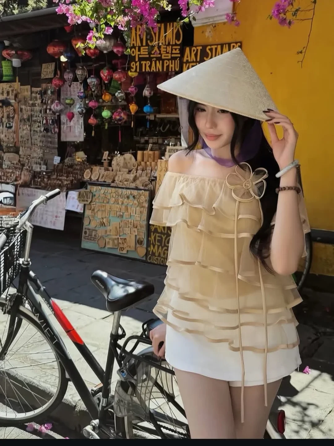 Photo 2 of Áo voan trễ vai bèo nhún màu be nữ