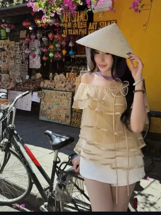 Photo 2 of Áo voan trễ vai bèo nhún màu be nữ