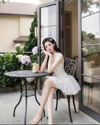 Ảnh 3 của Váy trắng ngắn ren hoa nữ size S