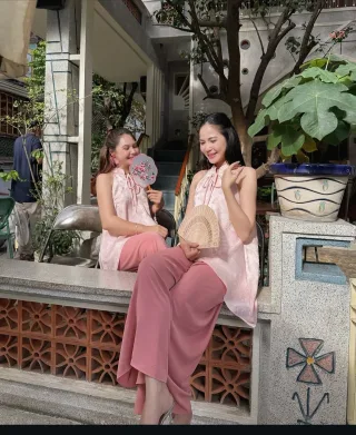 Ảnh 2 của Bộ áo yếm thêu hoa hồng pastel nữ