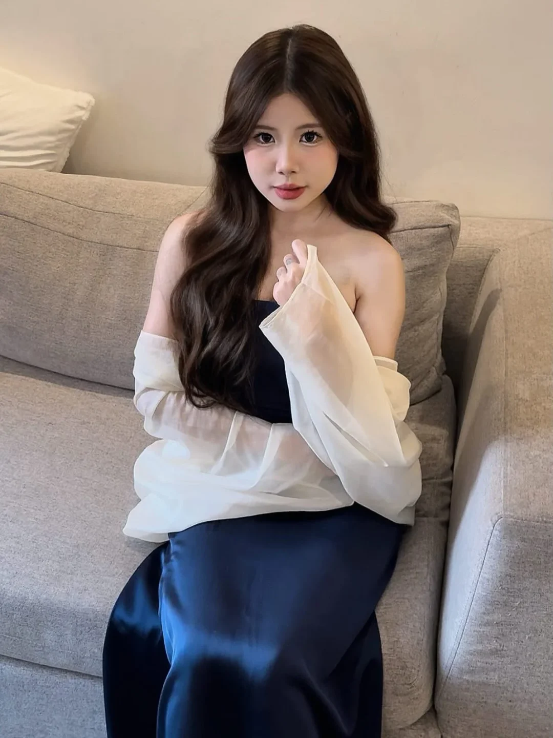 Ảnh 5 của Set áo quây navy trắng chân váy satin nữ