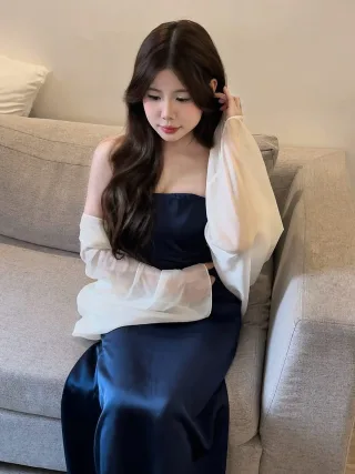 Ảnh 3 của Set áo quây navy trắng chân váy satin nữ