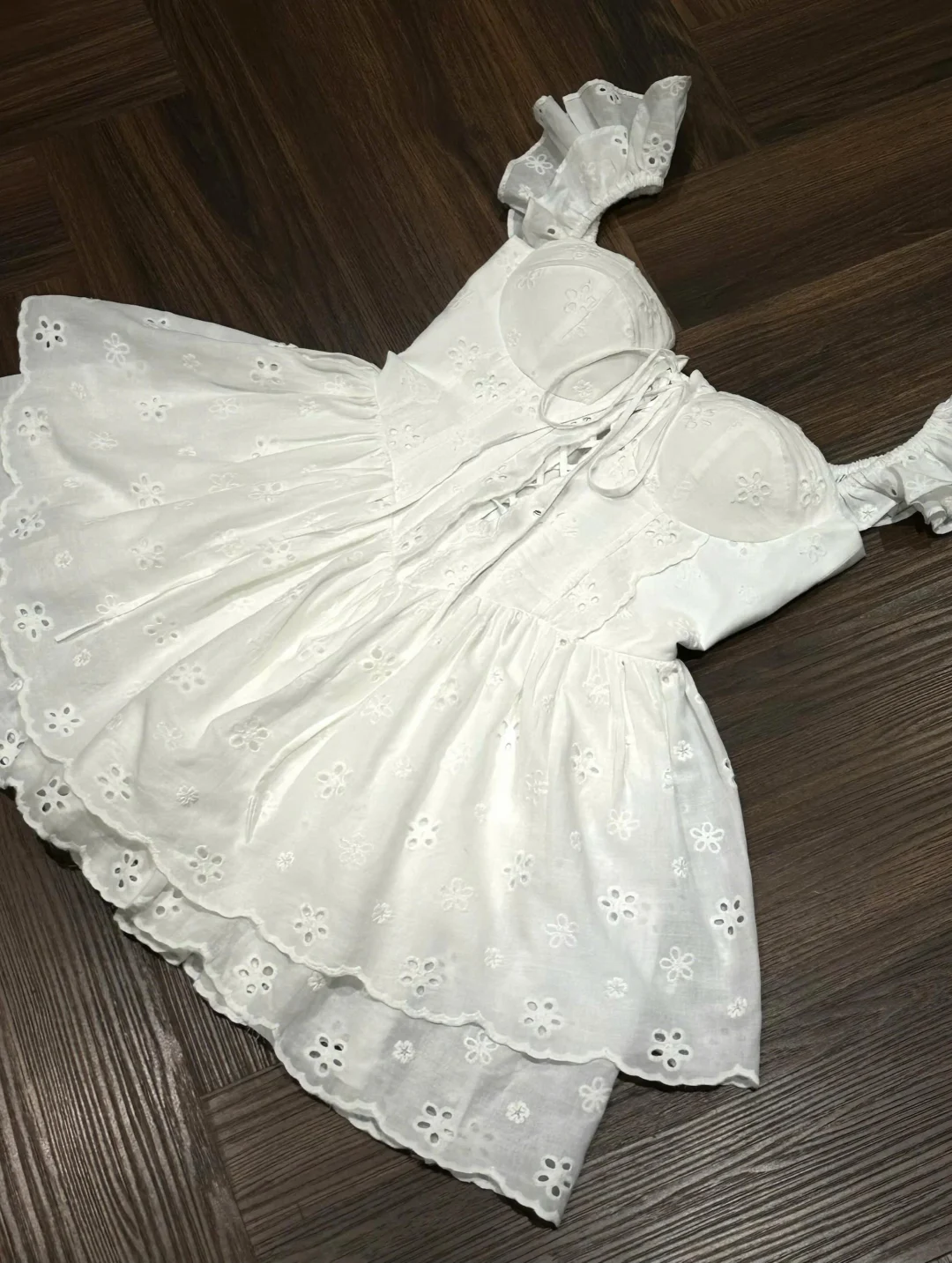 Photo 6 of Váy trắng corset ren ngắn nữ tính