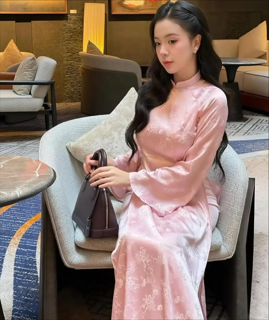 Photo 2 of Áo dài satin hồng nhạt nữ truyền thống