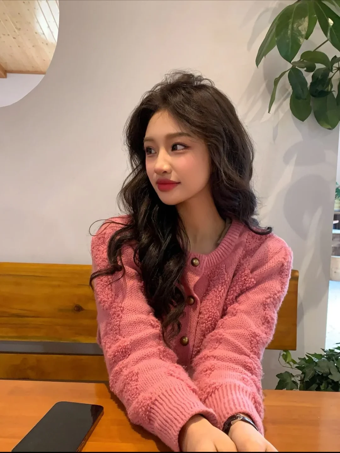 Ảnh 3 của Áo cardigan len lông xù hồng nữ