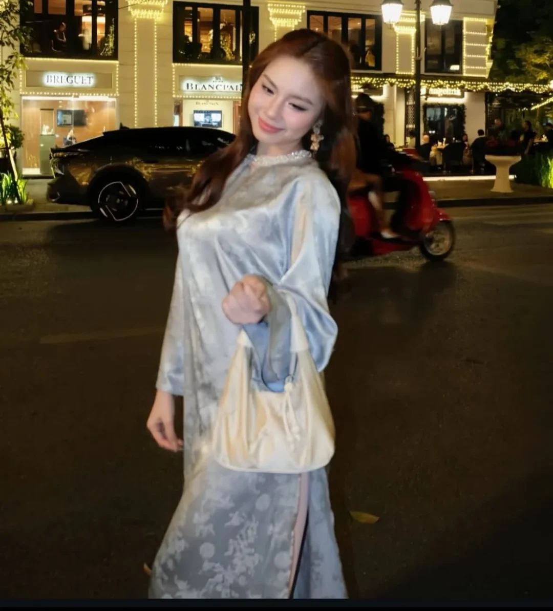 Ảnh 5 của Váy satin xanh nhạt tay dài nữ sang trọng