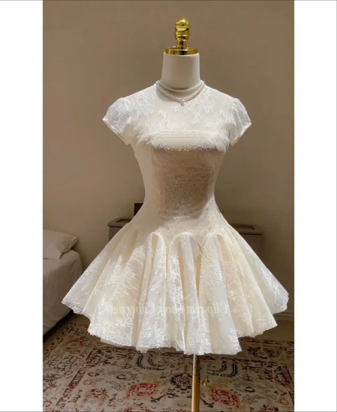 Ảnh 2 của Đầm ren mini màu kem size S
