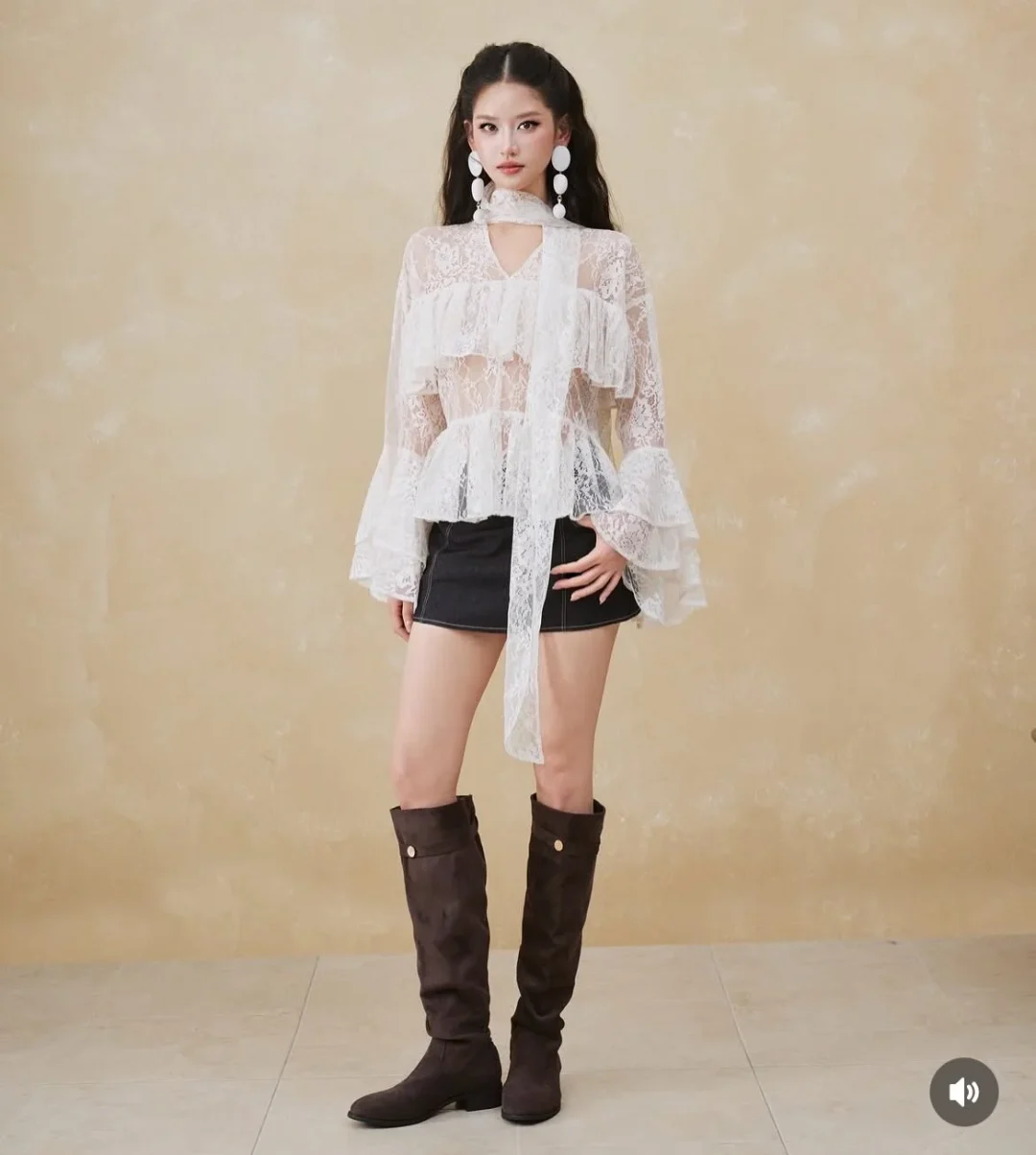 Photo 8 of Áo ren trắng tay loe nữ kết hợp chân váy