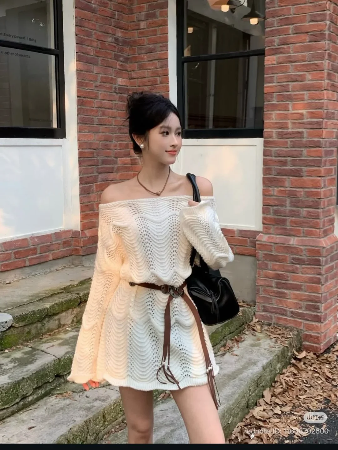 Photo 6 of Đầm len trắng dệt kim oversize nữ