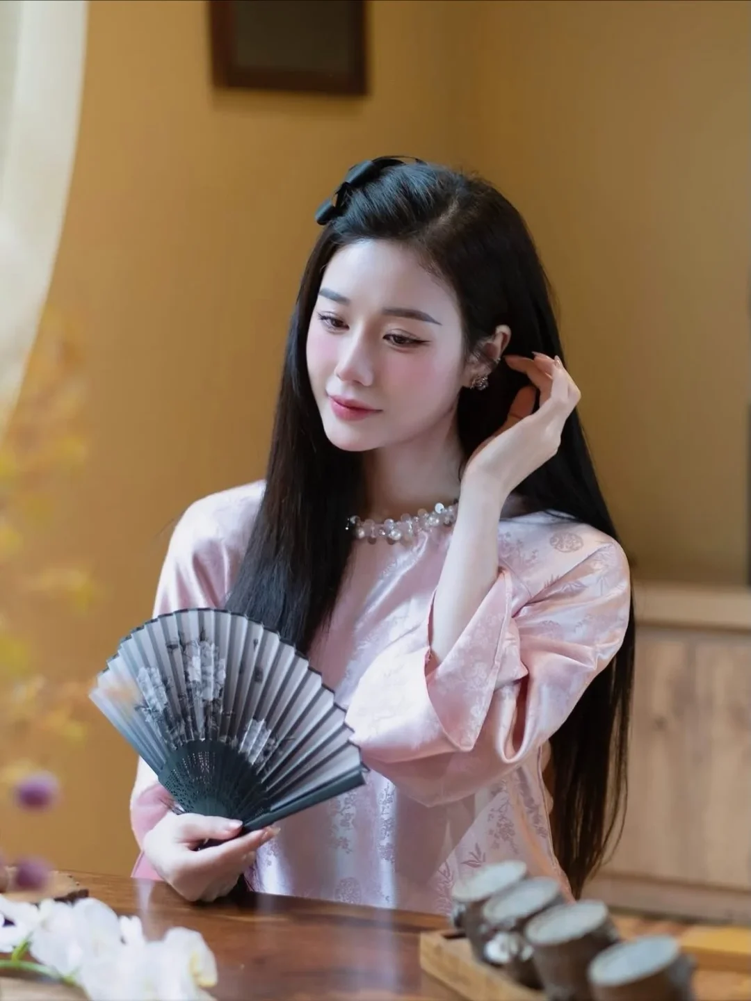 Ảnh 1 của Áo blouse satin hồng nhạt cách tân nữ
