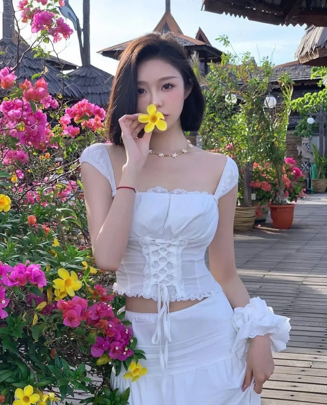 Photo 2 of Set áo váy trắng hai dây ren nữ